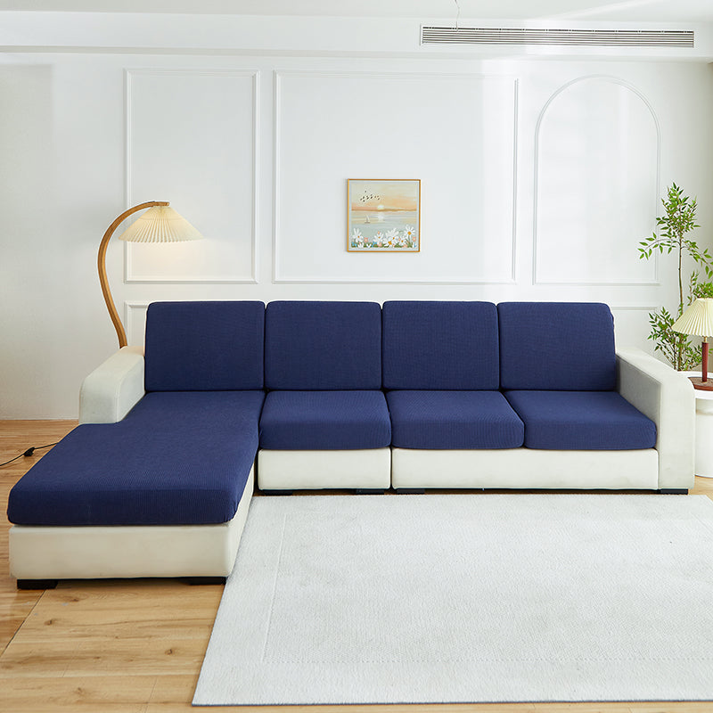 Housse de coussin de canapé déperlante, Bleu indigo, posée sur les coussins d'assise et de dossier d'un canapé