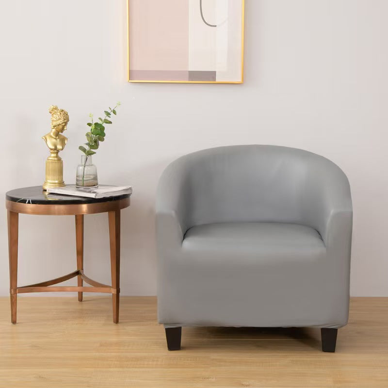 Housse de fauteuil cabriolet en simili cuir, Gris perle, posée sur un fauteuil cabriolet
