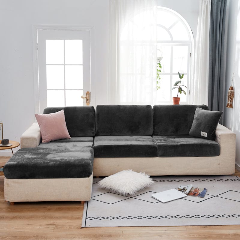 Housse de coussin de canapé en velours, Gris graphite, posée sur les coussins d'assise et de dossier d'un canapé