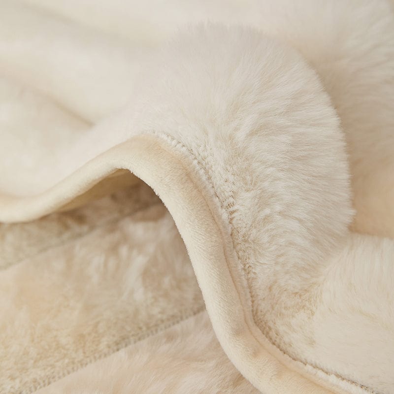 Housse canapé Blanc cassé - Housse de Canapé Antidérapante Luxe en Fausse Fourrure La Maison des Housses
