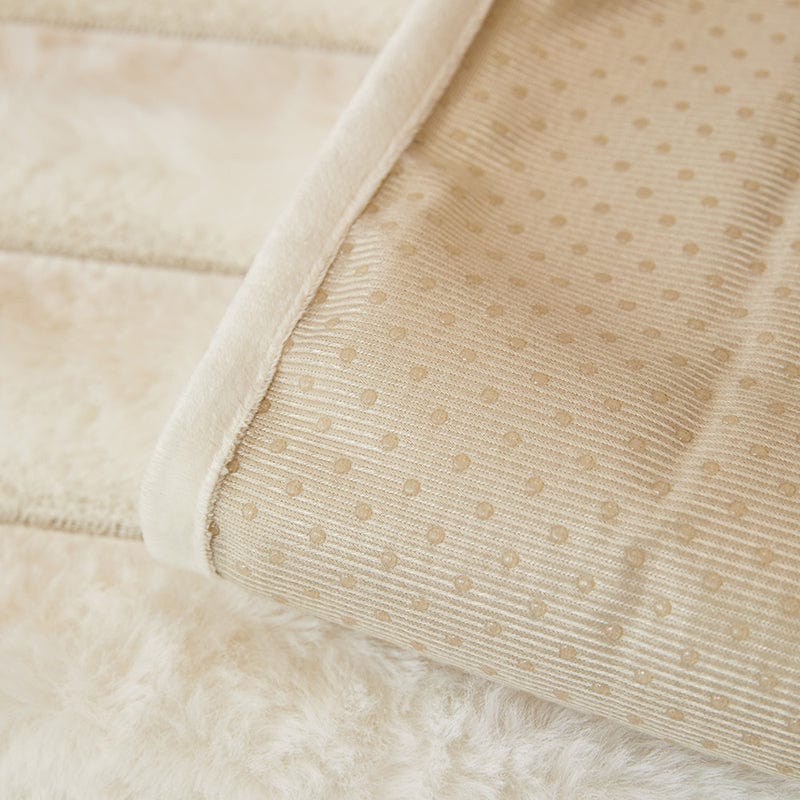 Housse canapé Blanc cassé - Housse de Canapé Antidérapante Luxe en Fausse Fourrure La Maison des Housses