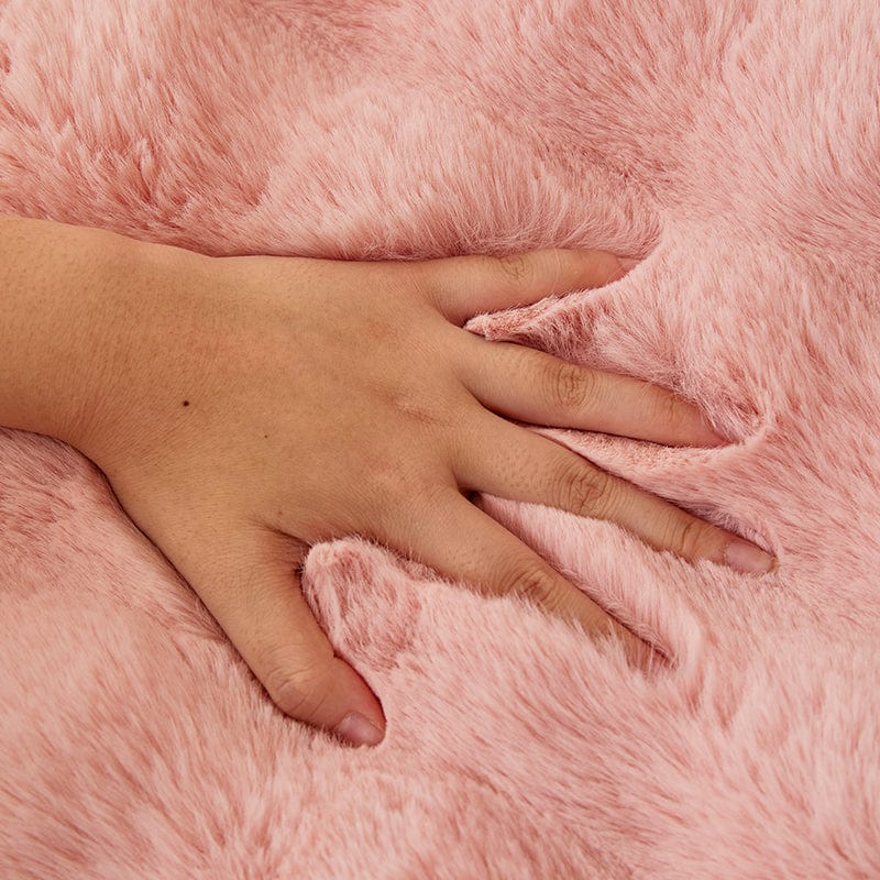 Housse canapé Rose - Housse de Canapé Antidérapante Luxe en Fausse Fourrure Molletonnée La Maison des Housses