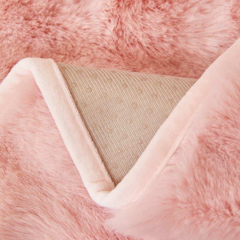 Housse canapé Rose - Housse de Canapé Antidérapante Luxe en Fausse Fourrure Molletonnée La Maison des Housses