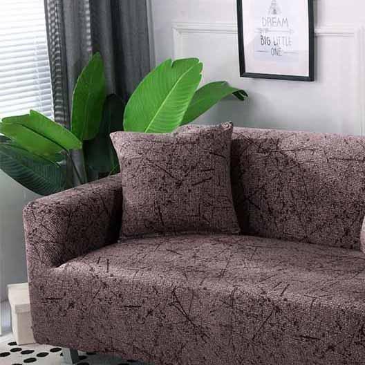 Housses de coussin extensibles 45×45, lot de 2, Taupe brindilles, posée sur un canapé