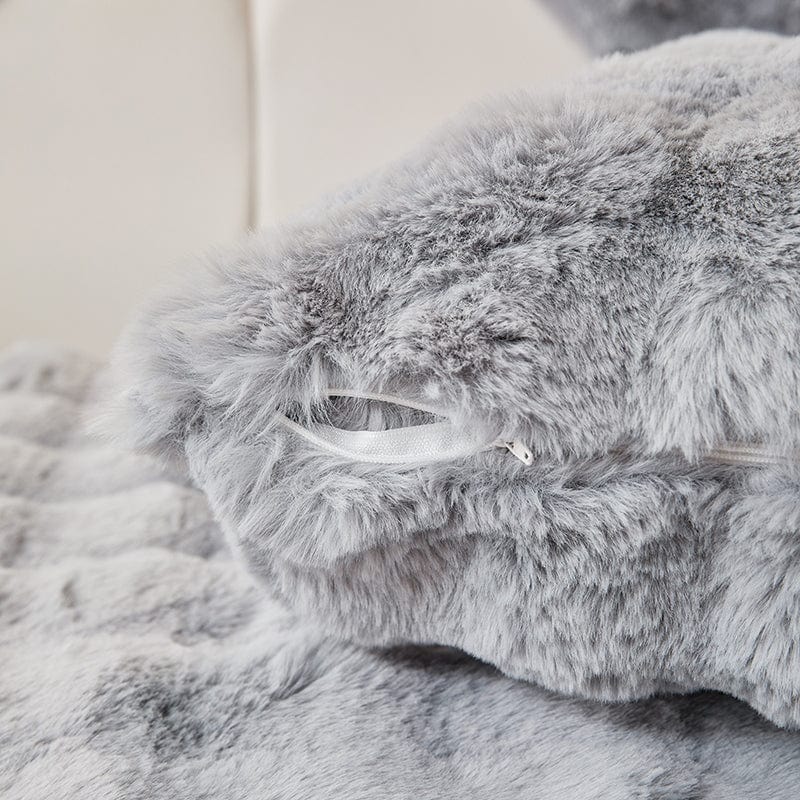Housse coussin Gris Perle - 1 pièce - Housses de coussin Luxe en Fausse Fourrure Molletonnée La Maison des Housses
