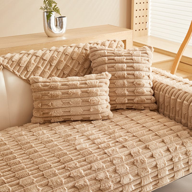Housse de coussin EasyCover fausse fourrure épaisse 45×45, à l'unité, Marron pavés, posée sur un canapé