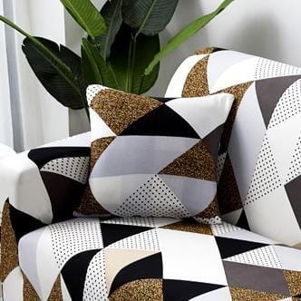Housses de coussin extensibles 45×45, lot de 2, Patchwork brun et noir, posée sur un canapé