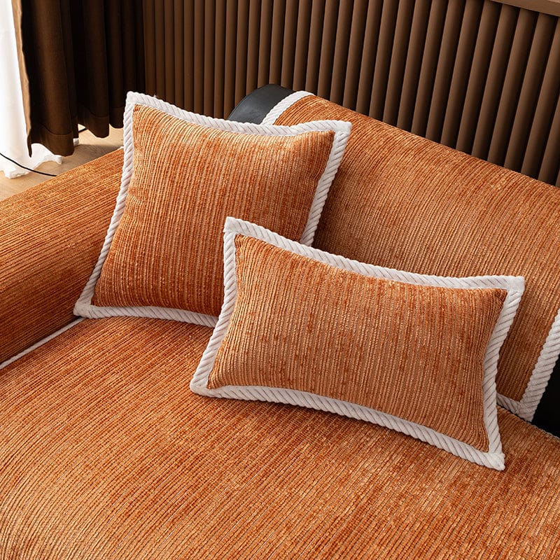 Housse de coussin EasyCover chenille côtelé 45×45, à l'unité, Orange côtelé, posée sur un canapé