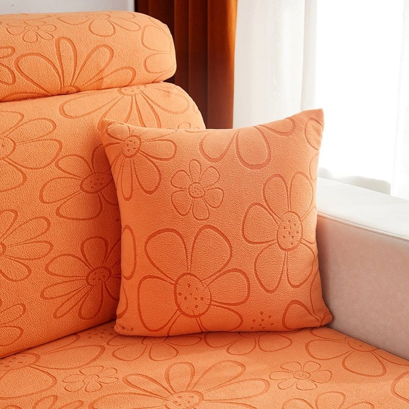 Housses de coussin polaires 45×45, lot de 2, Orange fleurs en relief, posée sur un canapé