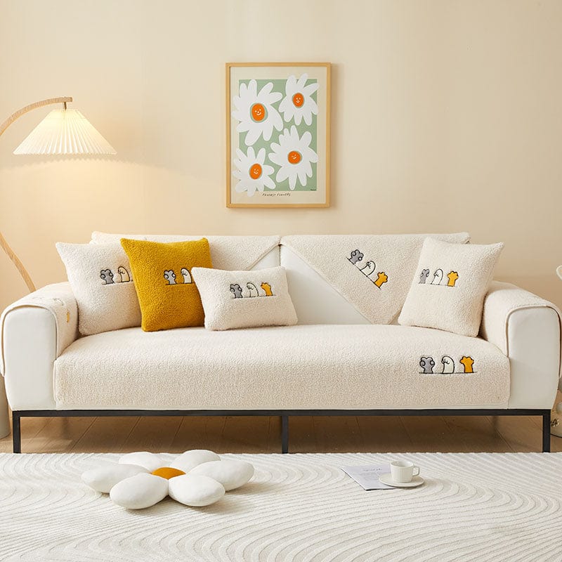 Housse de canapé EasyCover sherpa bouclé, Blanc crème moutonné, posée sur un canapé