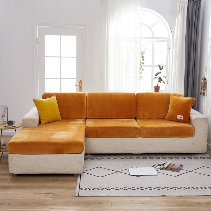 Housse de coussin de canapé en velours, Ambre, posée sur les coussins d'assise et de dossier d'un canapé