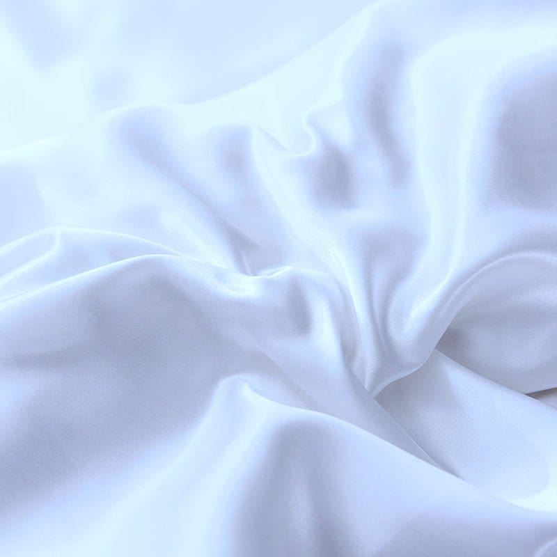 Parure de lit Blanc type satin - Drap housse / Housse de couette / 2 taies d'oreiller La Maison des Housses