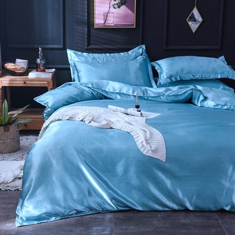 Parure de lit Bleu ciel type satin - Drap housse / Housse de couette / 2 taies d'oreiller La Maison des Housses