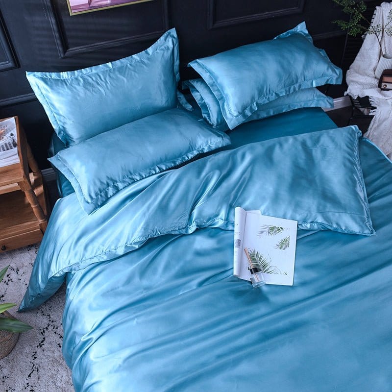 Parure de lit Bleu ciel type satin - Drap housse / Housse de couette / 2 taies d'oreiller La Maison des Housses