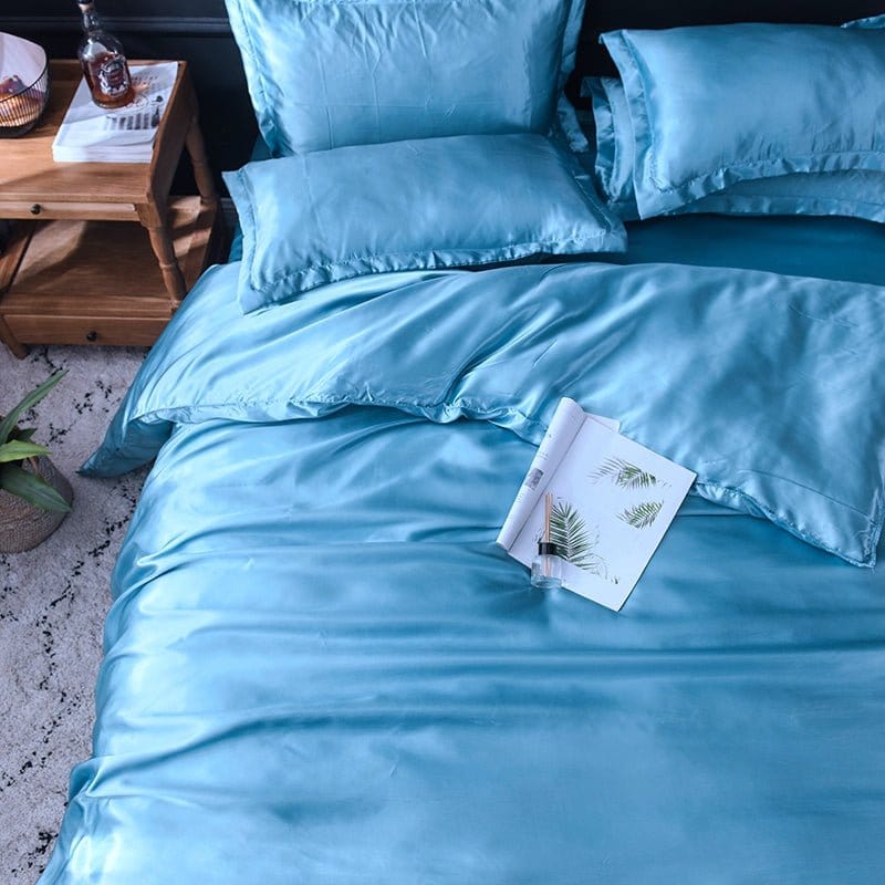 Parure de lit Bleu ciel type satin - Drap housse / Housse de couette / 2 taies d'oreiller La Maison des Housses
