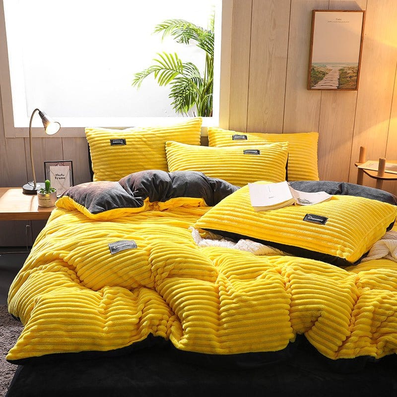 Parure de lit en velours Jaune Velours - Drap housse / Housse de couette / Taies d'oreiller La Maison des Housses