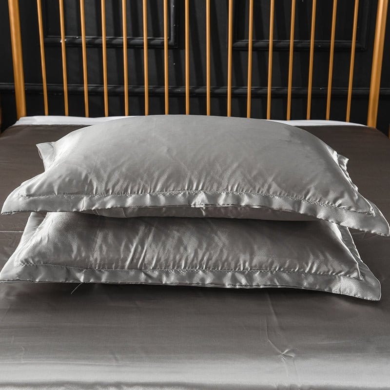 Parure de lit Gris type satin - Drap housse / Housse de couette / 2 taies d'oreiller La Maison des Housses