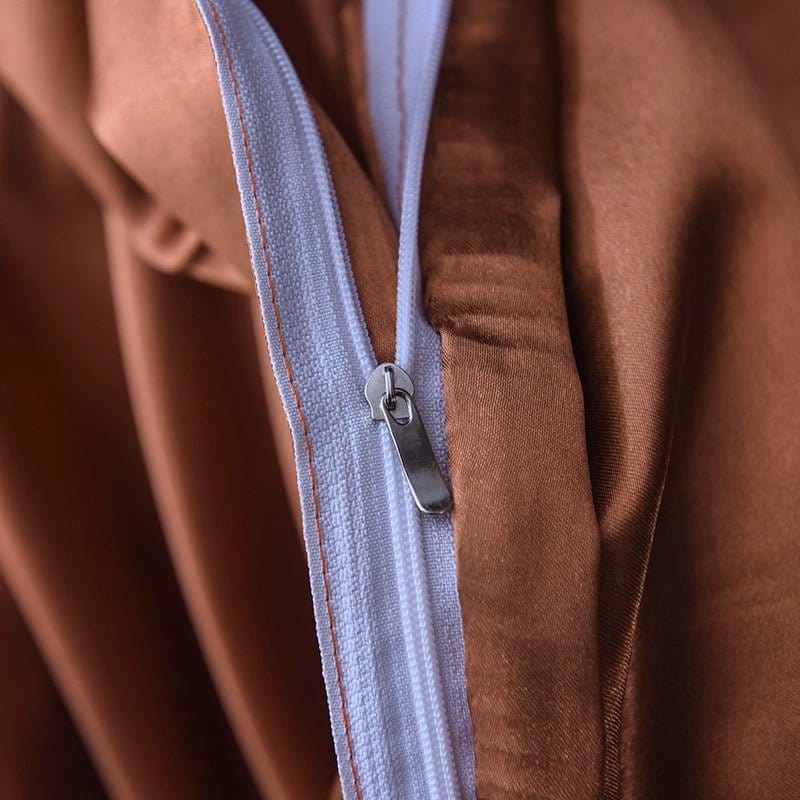 Parure de lit Marron type satin - Drap housse / Housse de couette / 2 taies d'oreiller La Maison des Housses