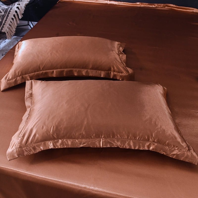 Parure de lit Marron type satin - Drap housse / Housse de couette / 2 taies d'oreiller La Maison des Housses