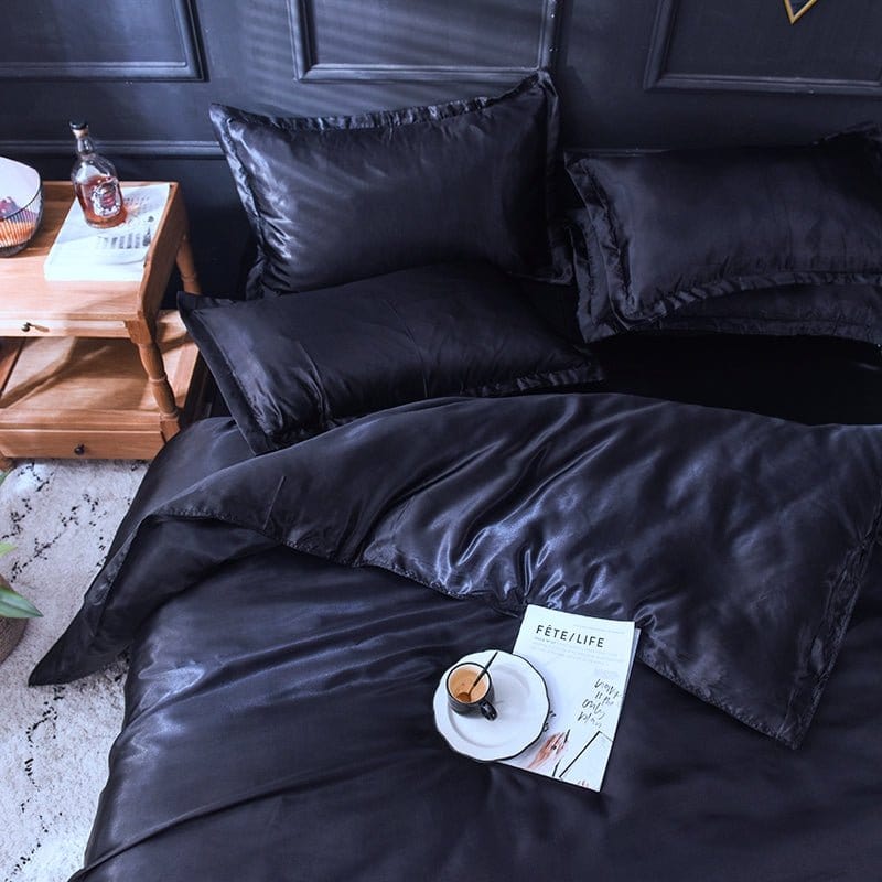 Parure de lit Noir type satin - Drap housse / Housse de couette / 2 taies d'oreiller La Maison des Housses