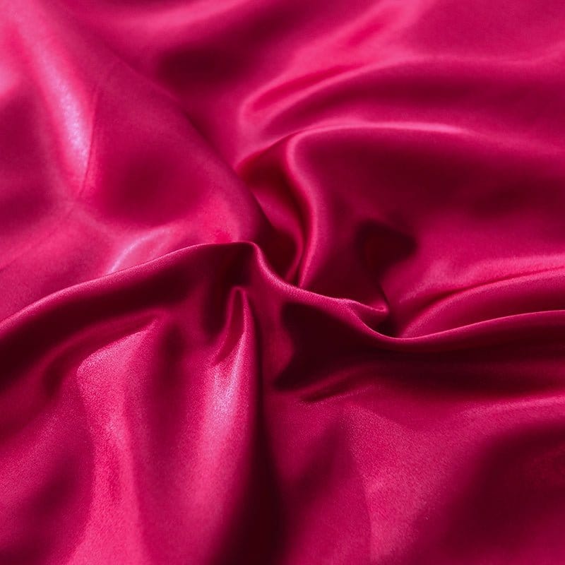 Parure de lit Rouge type satin - Drap housse / Housse de couette / 2 taies d'oreiller La Maison des Housses