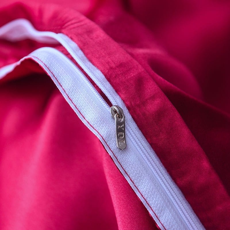 Parure de lit Rouge type satin - Drap housse / Housse de couette / 2 taies d'oreiller La Maison des Housses