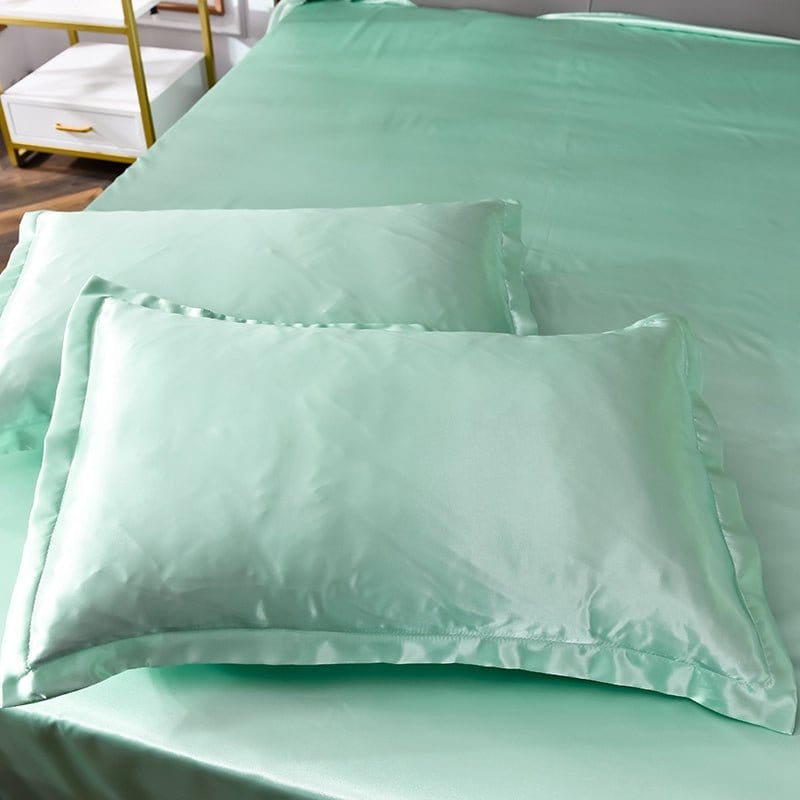 Parure de lit Vert opaline type satin - Drap housse / Housse de couette / 2 taies d'oreiller La Maison des Housses