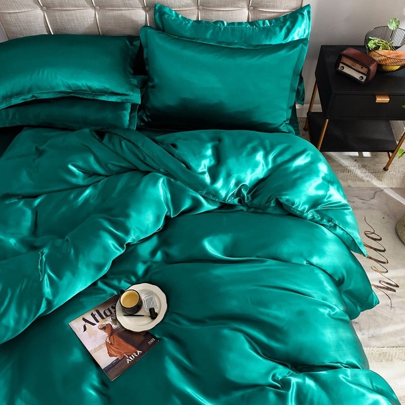 Parure de lit Vert type satin - Drap housse / Housse de couette / 2 taies d'oreiller La Maison des Housses