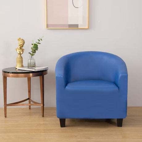 Housse de fauteuil cabriolet en simili cuir, Bleu roi, posée sur un fauteuil cabriolet