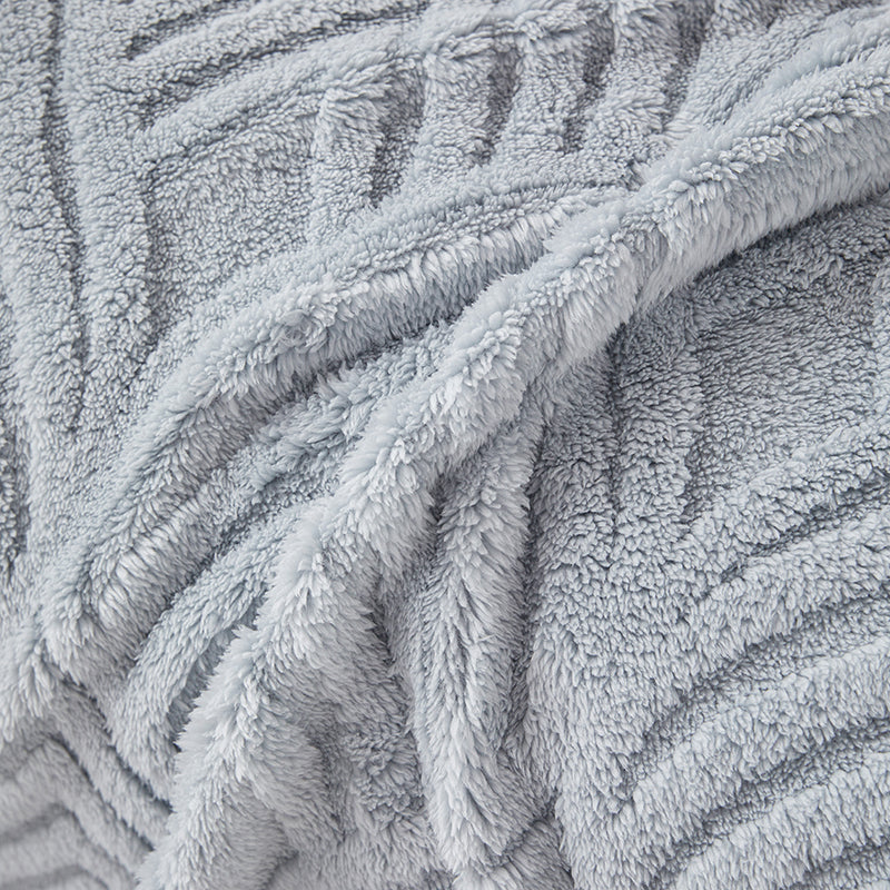 Savoir-Faire et Innovation Textile Jeté Polaire - Gros Plan