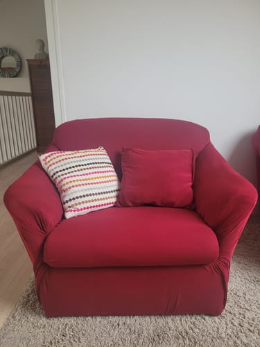 Fauteuil habillé d'une housse extensible Une Place Bordeaux, photo envoyée par Marie-noëlle F. avec son avis
