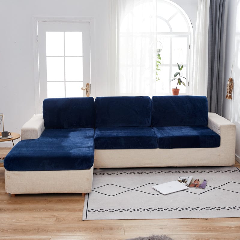 Housse de coussin de canapé en velours, Bleu saphir, posée sur les coussins d'assise et de dossier d'un canapé