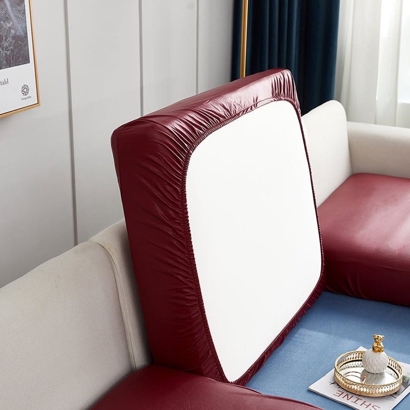Housse de coussin de canapé en simili cuir, Grenat, posée sur les coussins d'assise et de dossier d'un canapé — vue 4