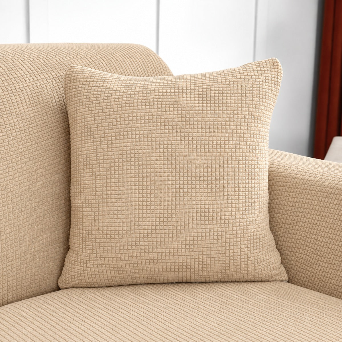 Housse de coussin déperlante 45×45, à l'unité, Sable, posée sur un canapé
