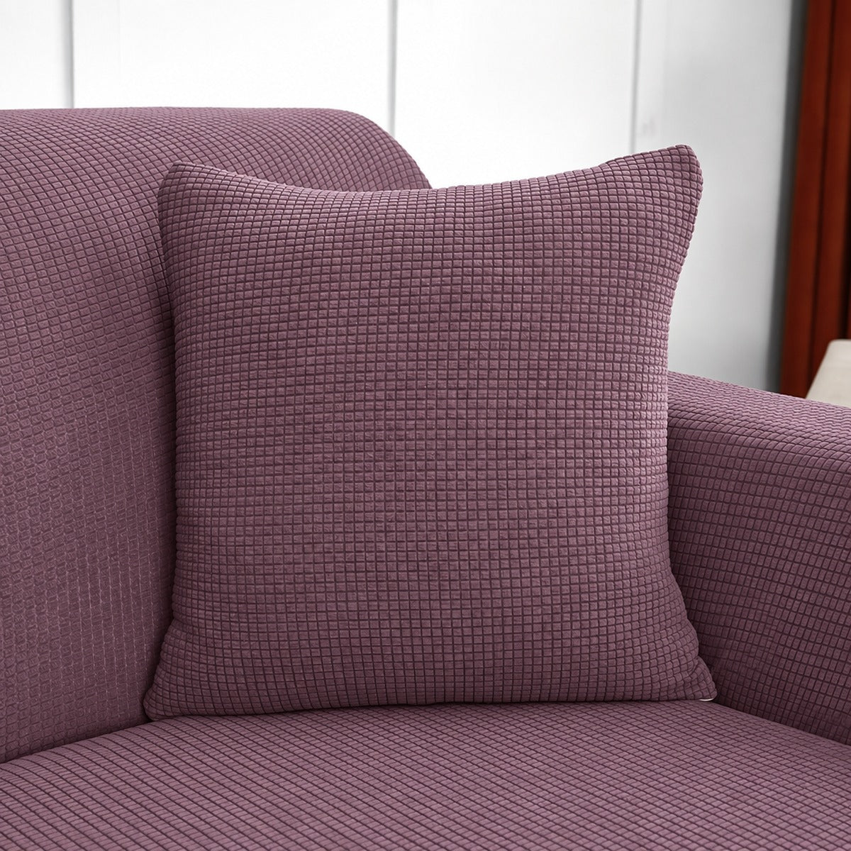 Housse de coussin déperlante 45×45, à l'unité, Rose, posée sur un canapé