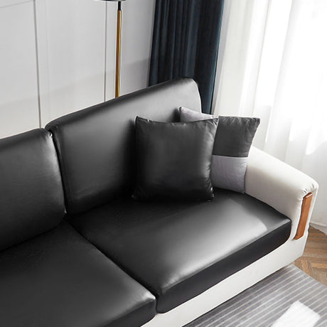 Housse de coussin en simili cuir 40×40, à l'unité, Noir onyx, posée sur un canapé