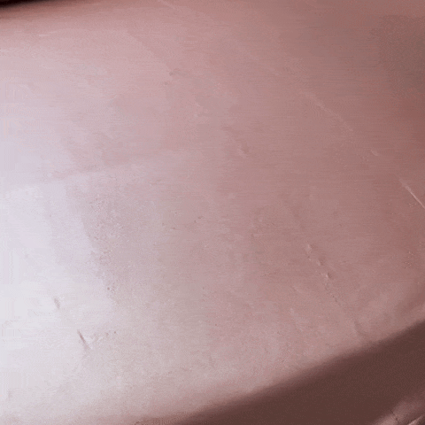 Démonstration imperméabilité similicuir - L'eau ne pénètre jamais - La Maison des Housses