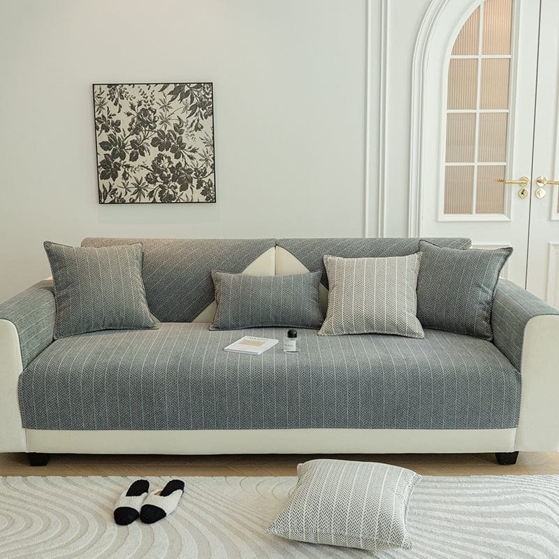 Housse de canapé EasyCover herringbone, Gris ardoise arêtes, posée sur un canapé