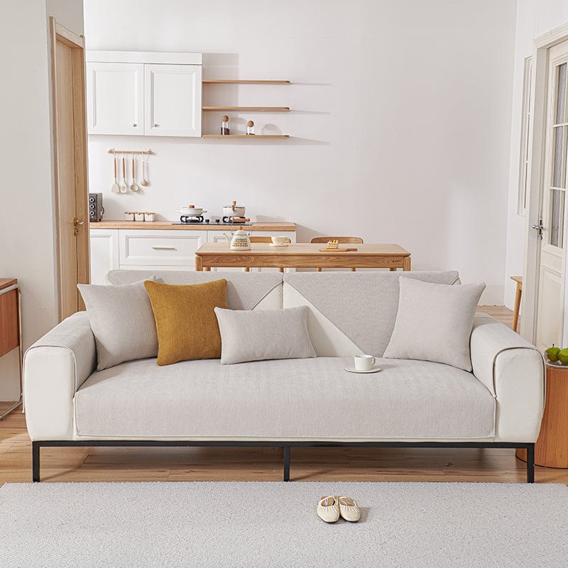 Housse de canapé EasyCover chenille, Écru, posée sur un canapé