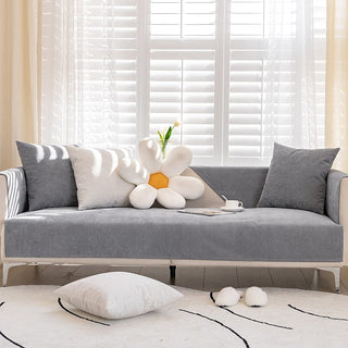 Housse de canapé EasyCover ImperFlex, Gris velouté, posée sur un canapé