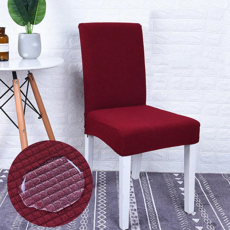 Housse de chaise déperlante, Bordeaux profond, posée sur une chaise — vue 2