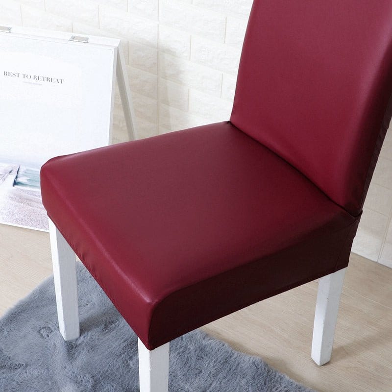 Housse de chaise en simili cuir, Grenat, posée sur une chaise — vue 5