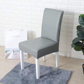 Housse de chaise en simili cuir, Gris galet, posée sur une chaise