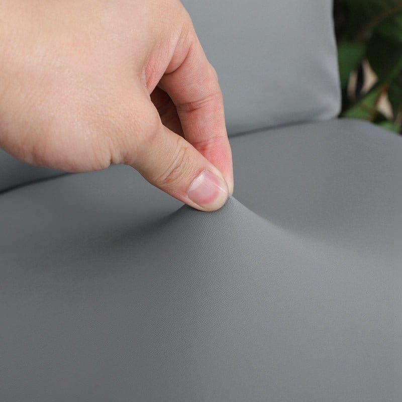 Housse de chaise en simili cuir, Gris galet, posée sur une chaise — vue 6