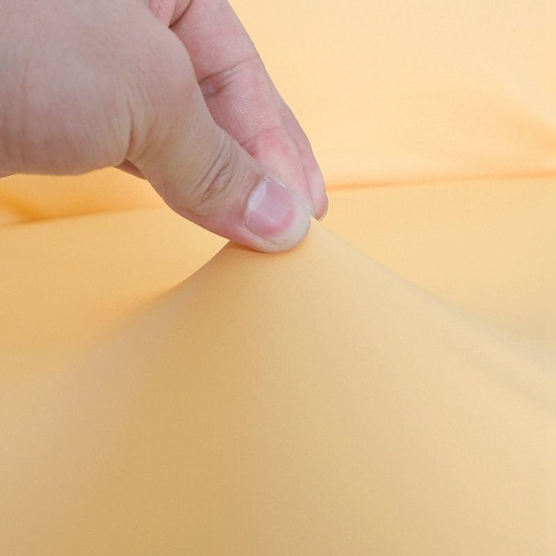 Housse de chaise en simili cuir, Jaune doré, posée sur une chaise — vue 6