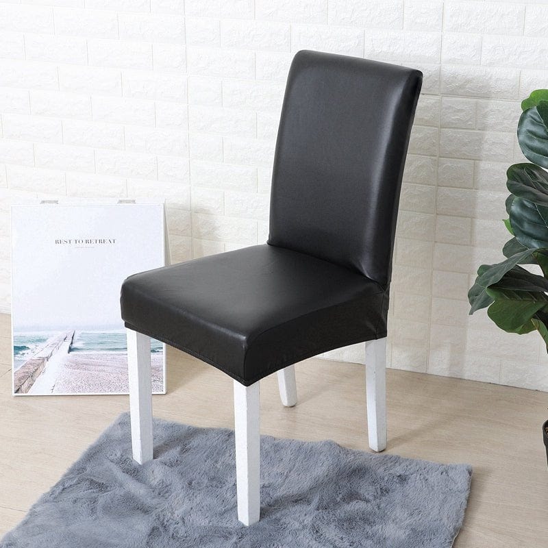 Housse de chaise en simili cuir, Noir onyx, posée sur une chaise