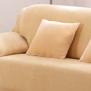 Housses de coussin en velours 45×45, lot de 2, Champagne, posée sur un canapé
