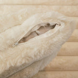 Housse de coussin EasyCover fausse fourrure 45×45, à l'unité, Blanc cassé bandes, posée sur un canapé — vue 2