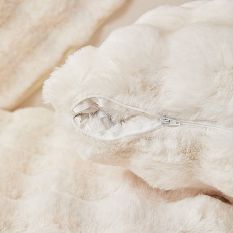 Housse coussin Blanc Crème - 1 pièce - Housses de coussin Luxe en Fausse Fourrure Molletonnée La Maison des Housses