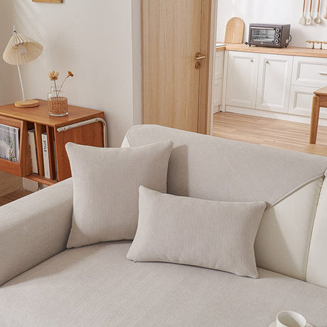 Housse de coussin EasyCover chenille 45×45, à l'unité, Écru, posée sur un canapé